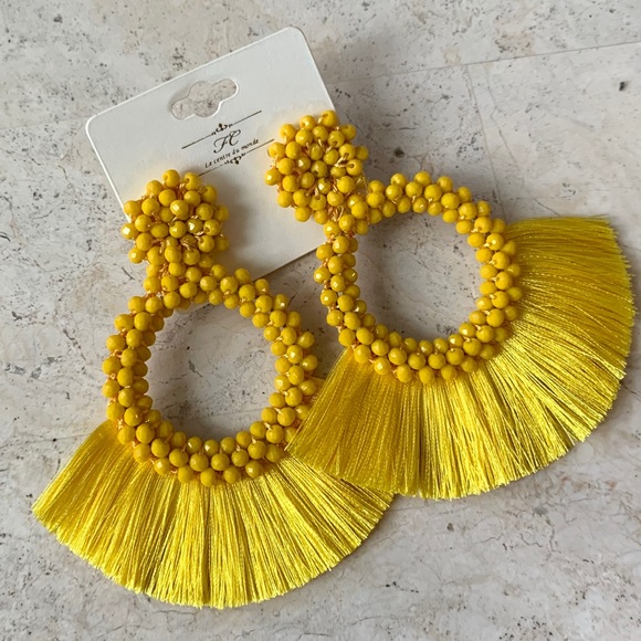 ❌ SOLD ❌🌻YELLOW TASSEL EARRINGS - Picture 2 of 4